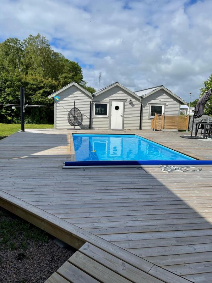 Stuga Naera Havet Och Centrum هالمستاد المظهر الخارجي الصورة